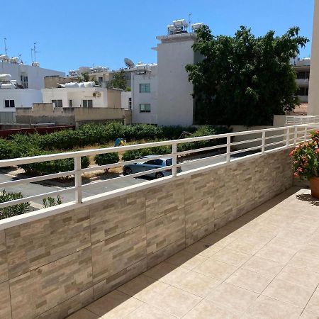 Holiday City Center Apartment Larnaca Bagian luar foto