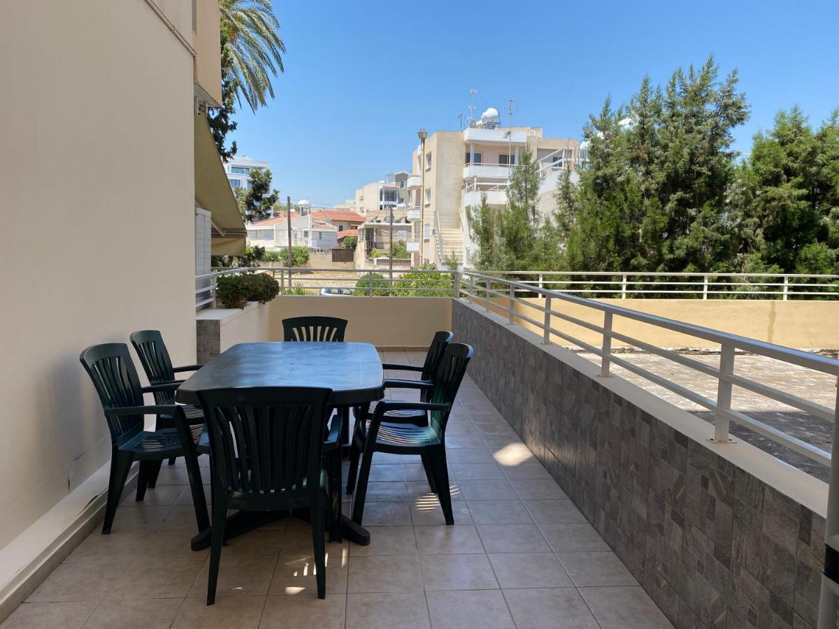 Holiday City Center Apartment Larnaca Bagian luar foto