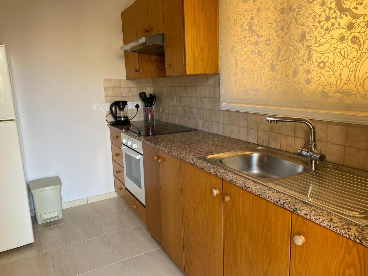 Holiday City Center Apartment Larnaca Bagian luar foto