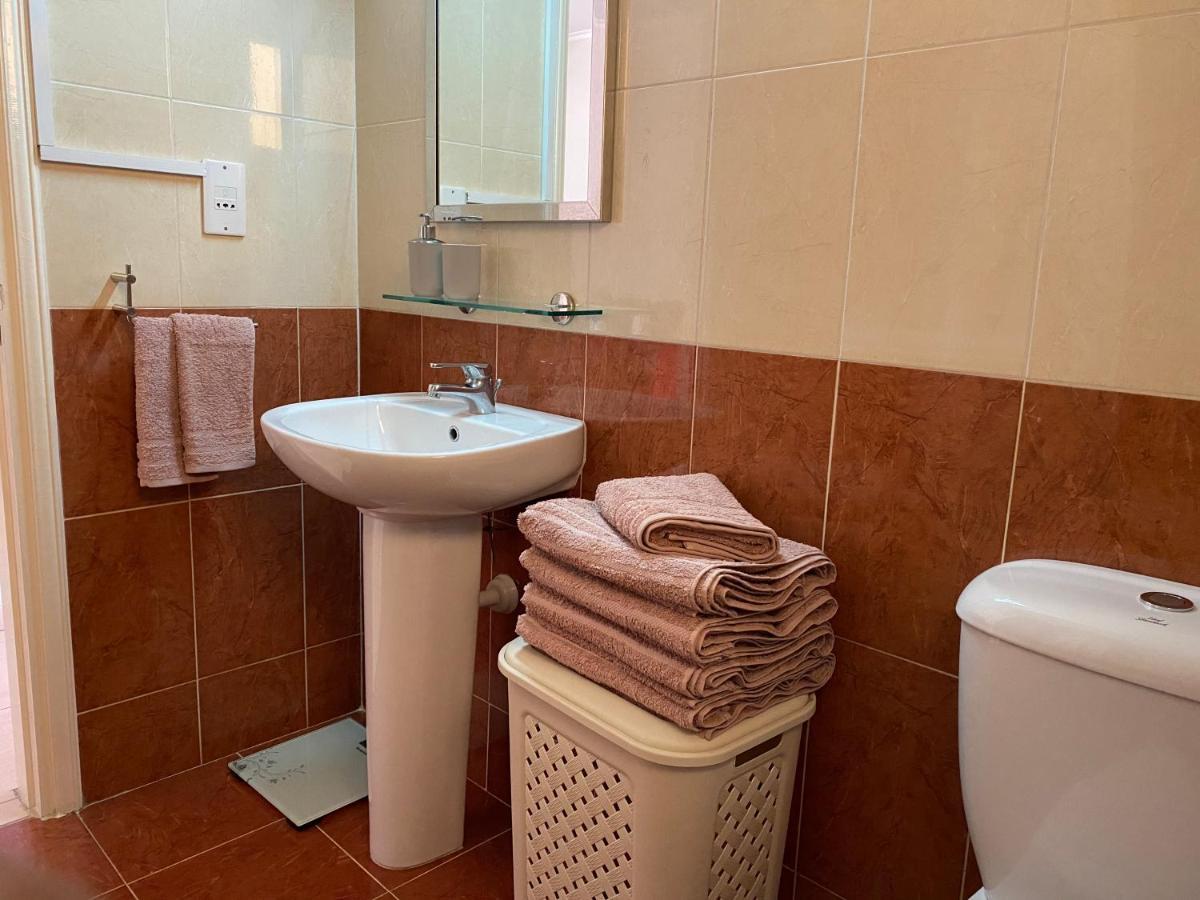 Holiday City Center Apartment Larnaca Bagian luar foto