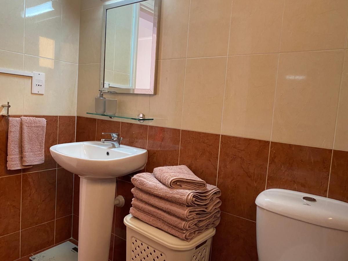 Holiday City Center Apartment Larnaca Bagian luar foto