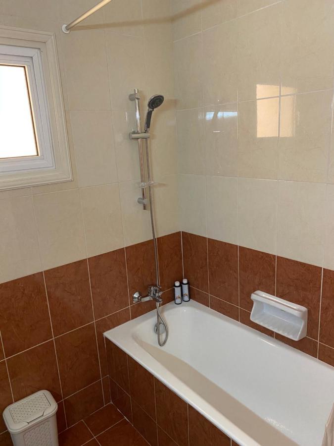 Holiday City Center Apartment Larnaca Bagian luar foto