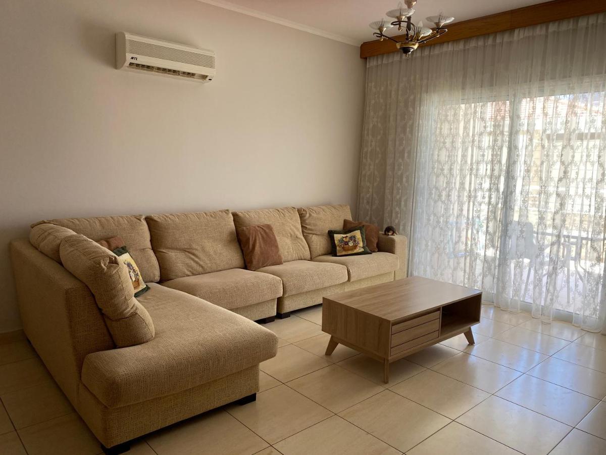 Holiday City Center Apartment Larnaca Bagian luar foto