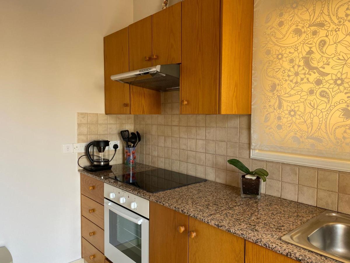Holiday City Center Apartment Larnaca Bagian luar foto