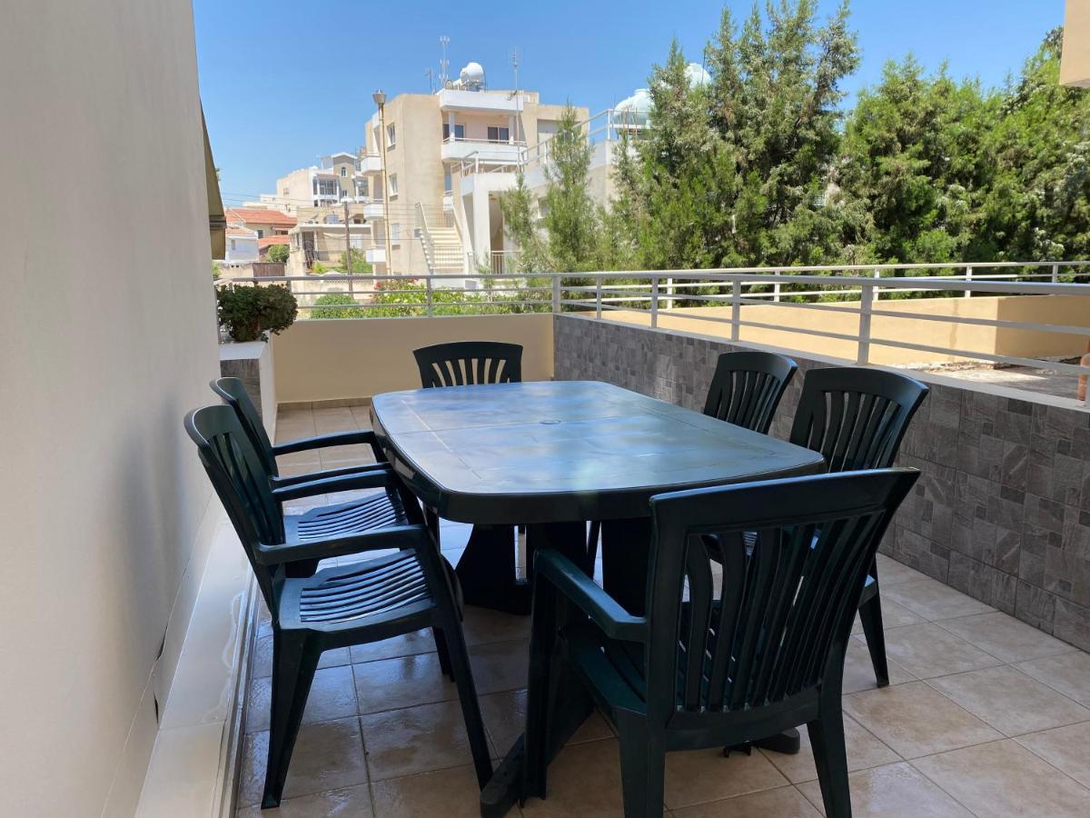Holiday City Center Apartment Larnaca Bagian luar foto