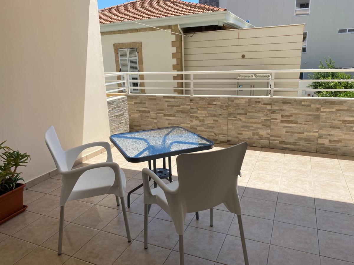 Holiday City Center Apartment Larnaca Bagian luar foto