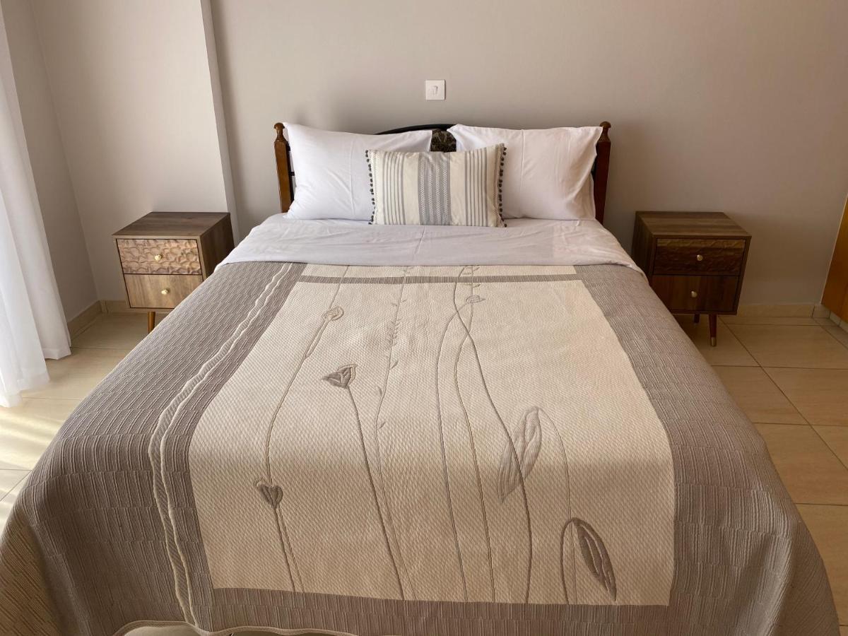 Holiday City Center Apartment Larnaca Bagian luar foto