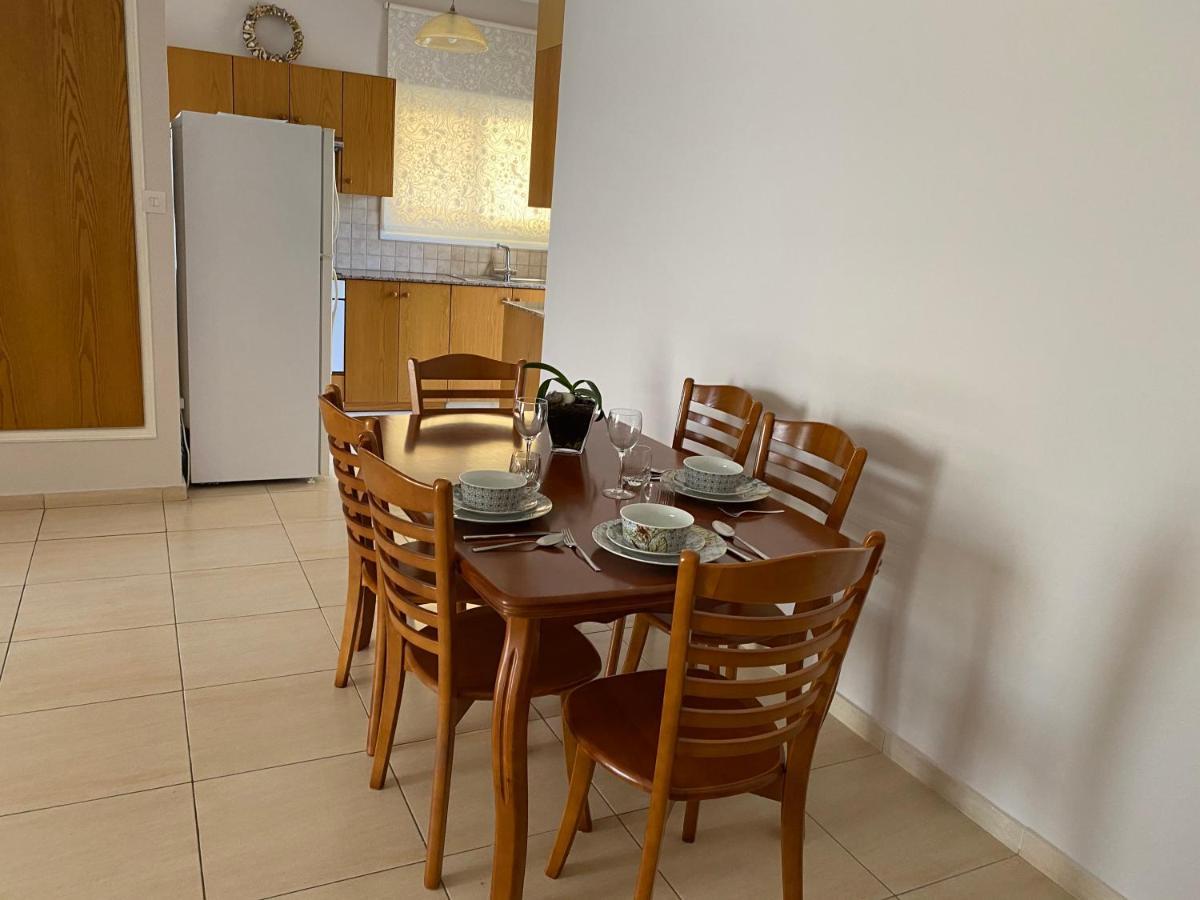 Holiday City Center Apartment Larnaca Bagian luar foto