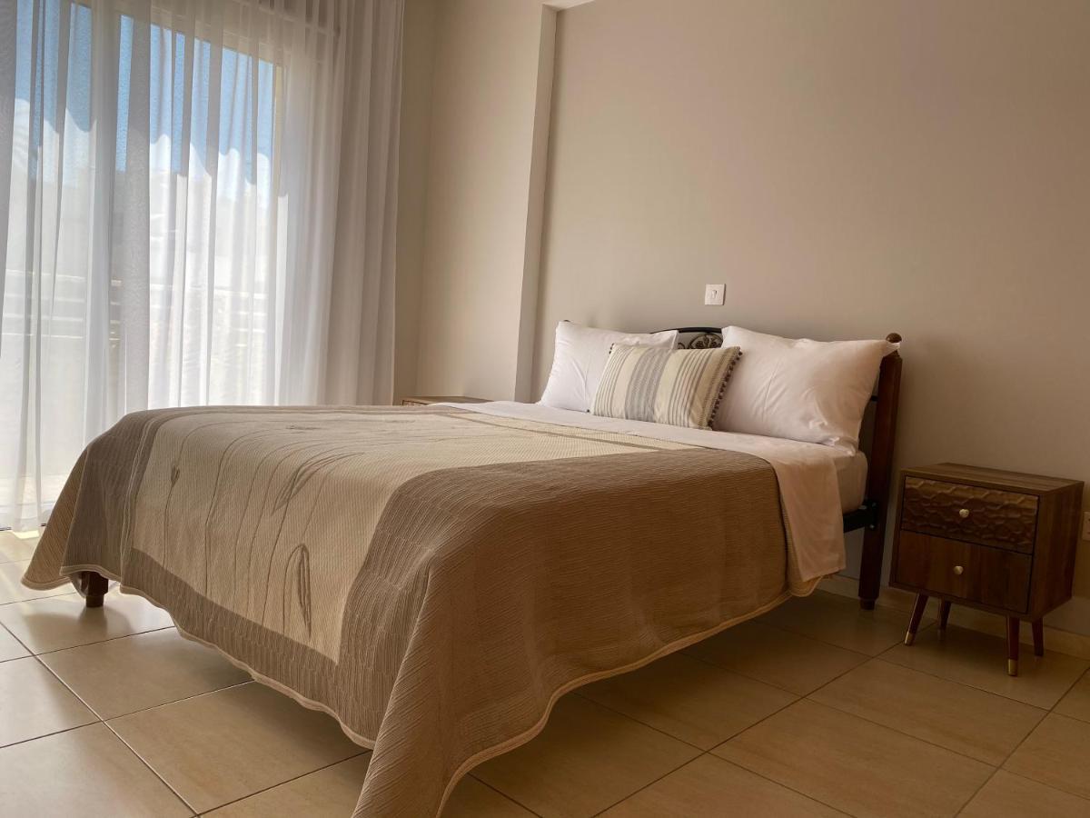 Holiday City Center Apartment Larnaca Bagian luar foto