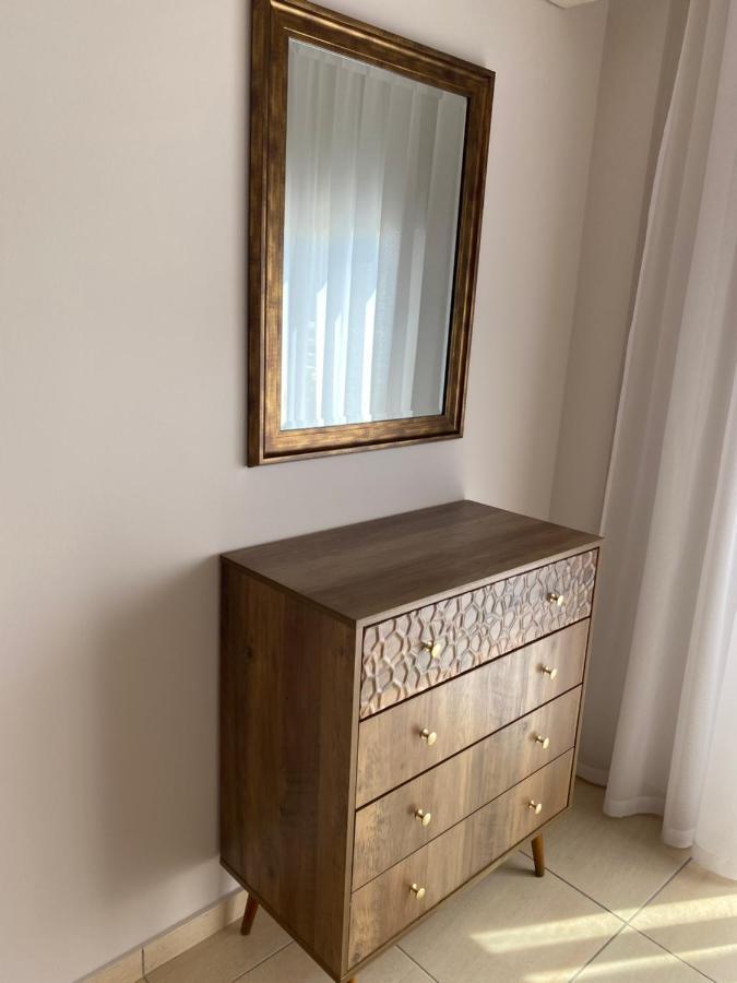 Holiday City Center Apartment Larnaca Bagian luar foto
